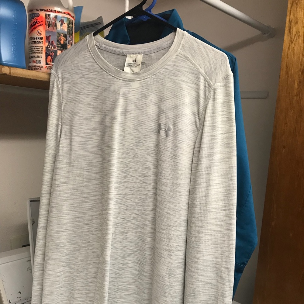 Men’s large under armour long sleeve shirt
